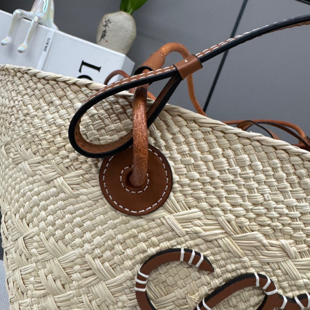 LOEWE-anagram basket
