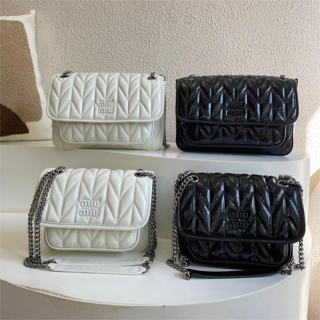 MIU MIU- Wrinkled mailman bag