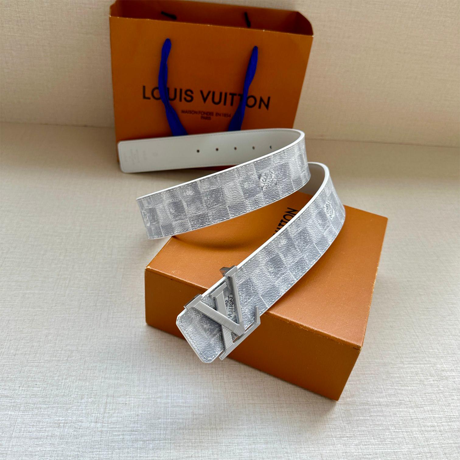 LV-initiales damier stripes