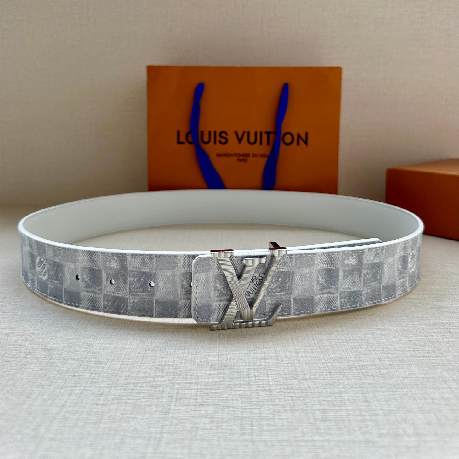 LV-initiales damier stripes