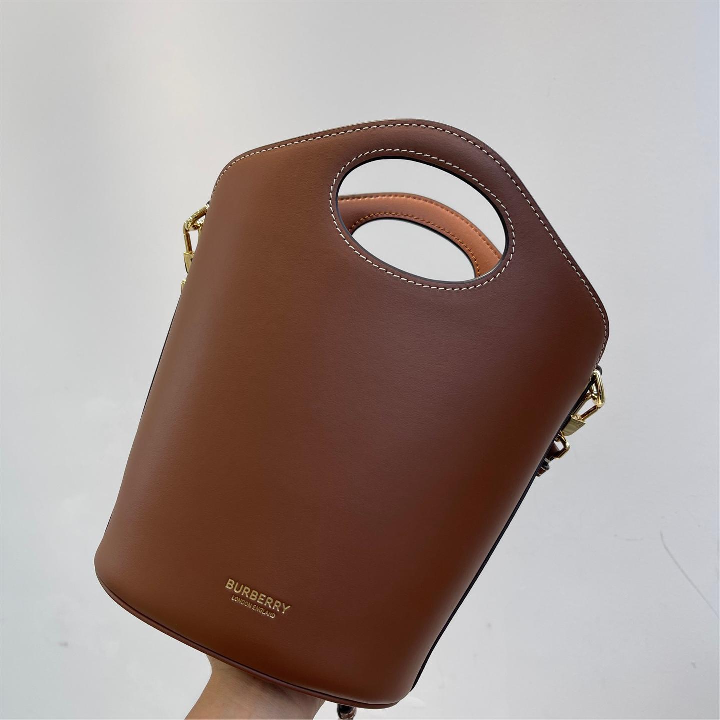Burberry-Full leather pocket hand-held bucket bag