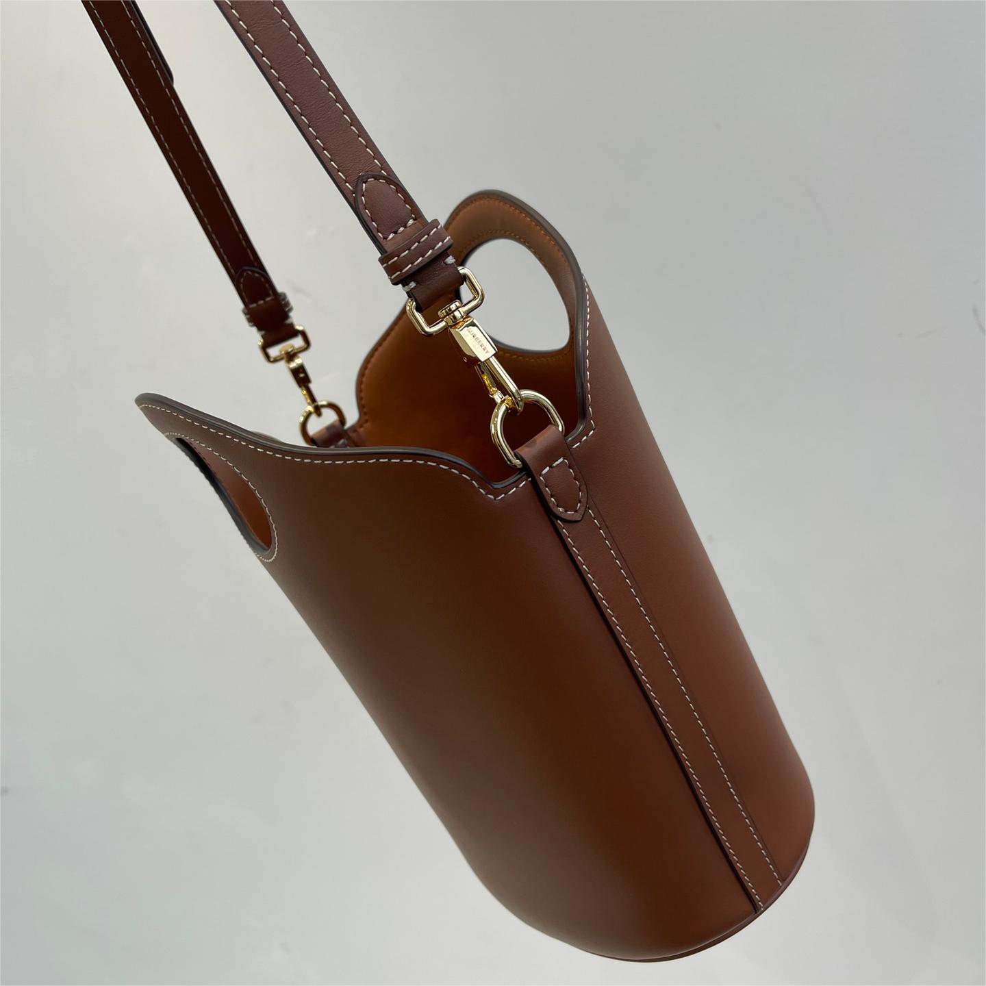 Burberry-Full leather pocket hand-held bucket bag