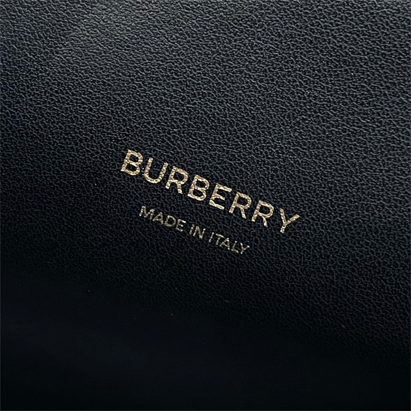 Burberry-Full leather pocket hand-held bucket bag