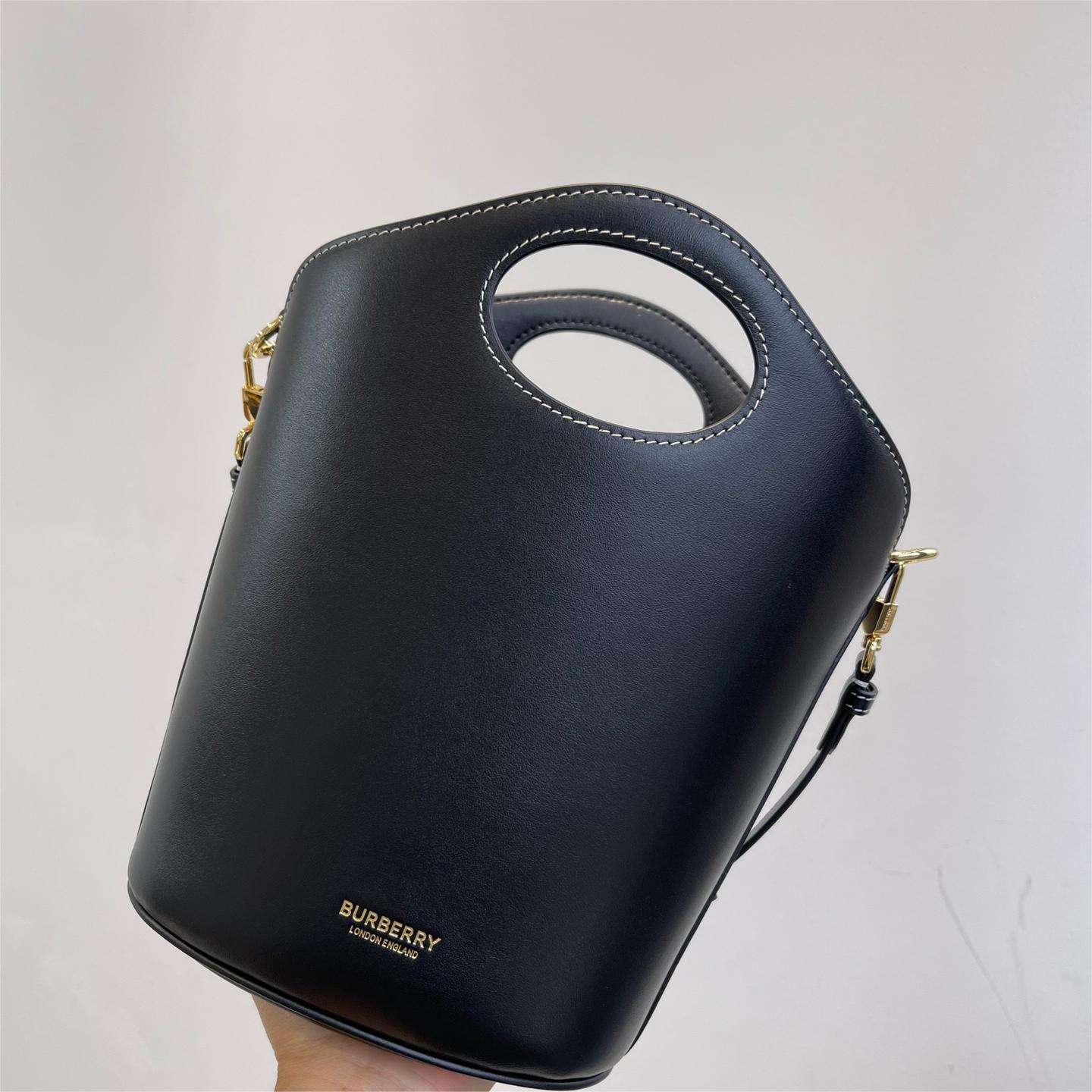 Burberry-Full leather pocket hand-held bucket bag