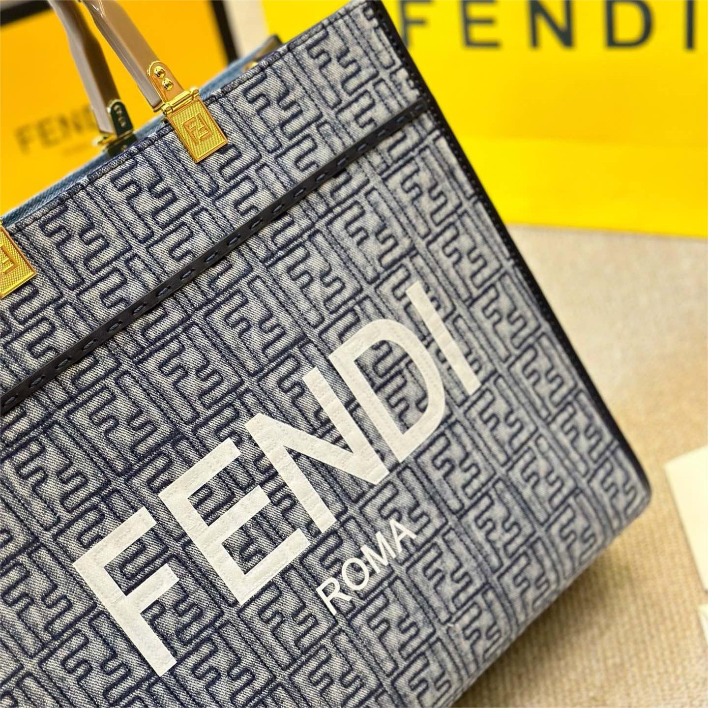 FENDI-Size shine tote