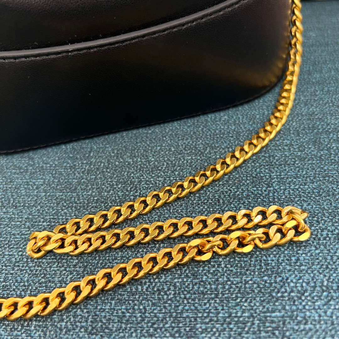 Valentino-vlogo signature