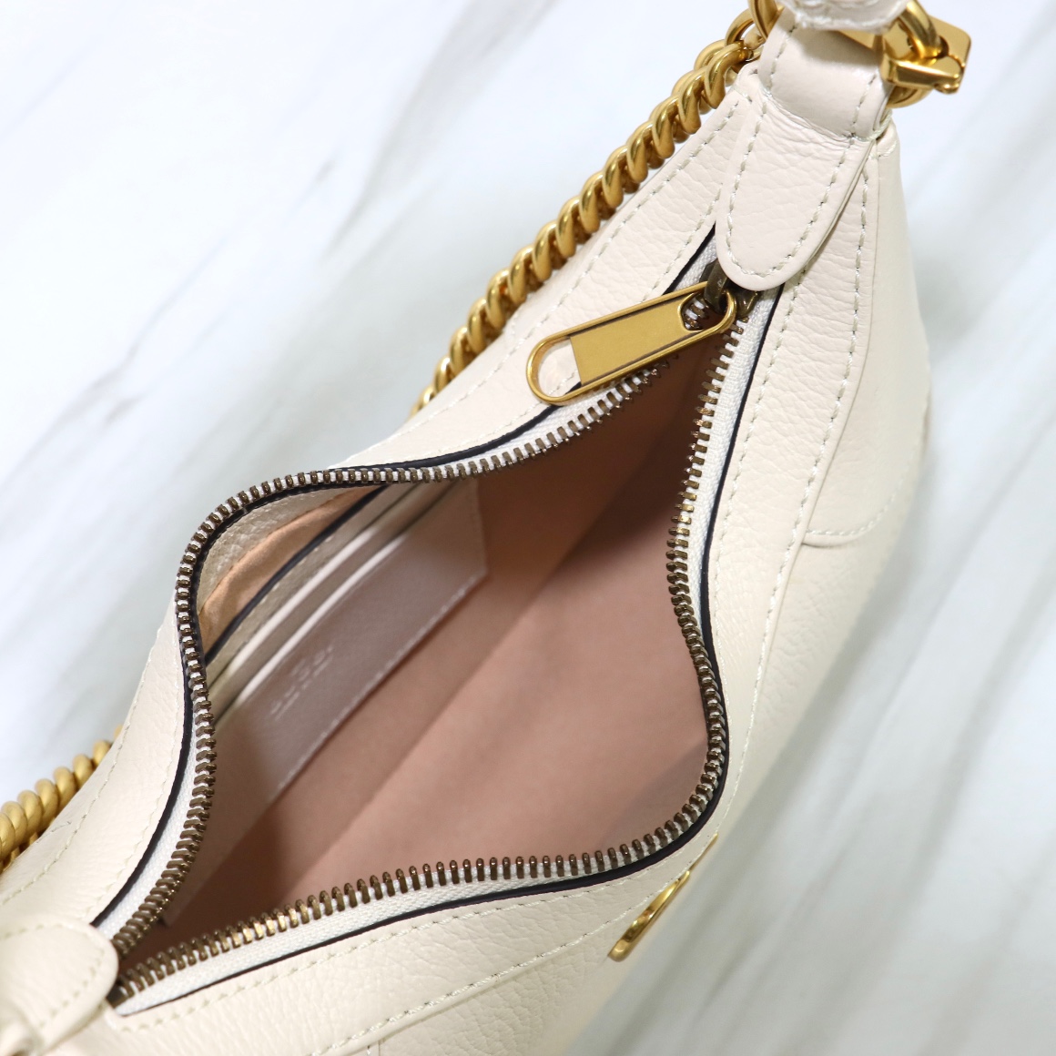 GUCCI-Aphrodite series small crescent shaped shoulder bag