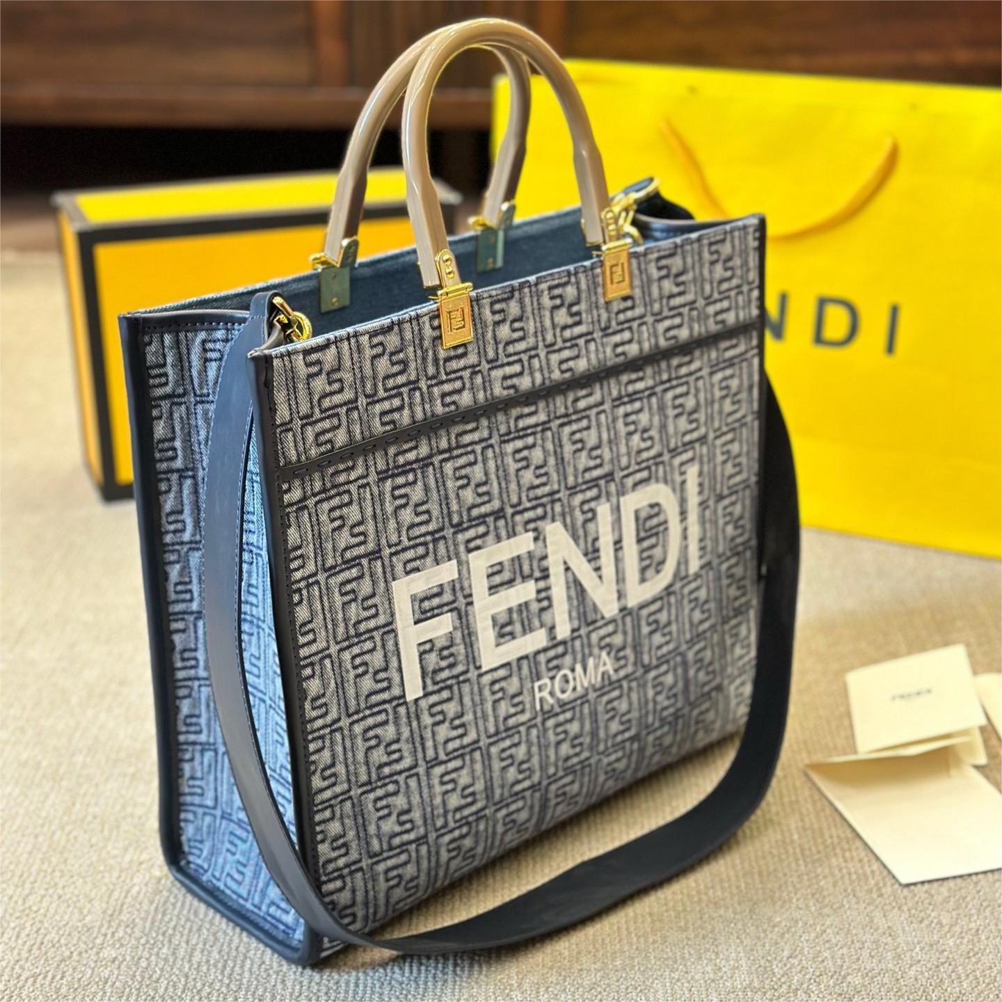 FENDI-Size shine tote