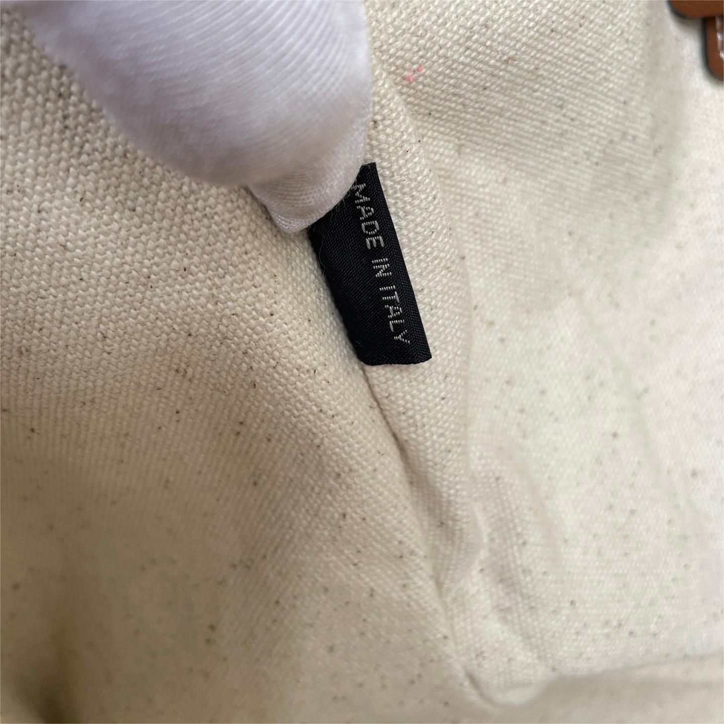 MIU MIU-isetan popup ivy