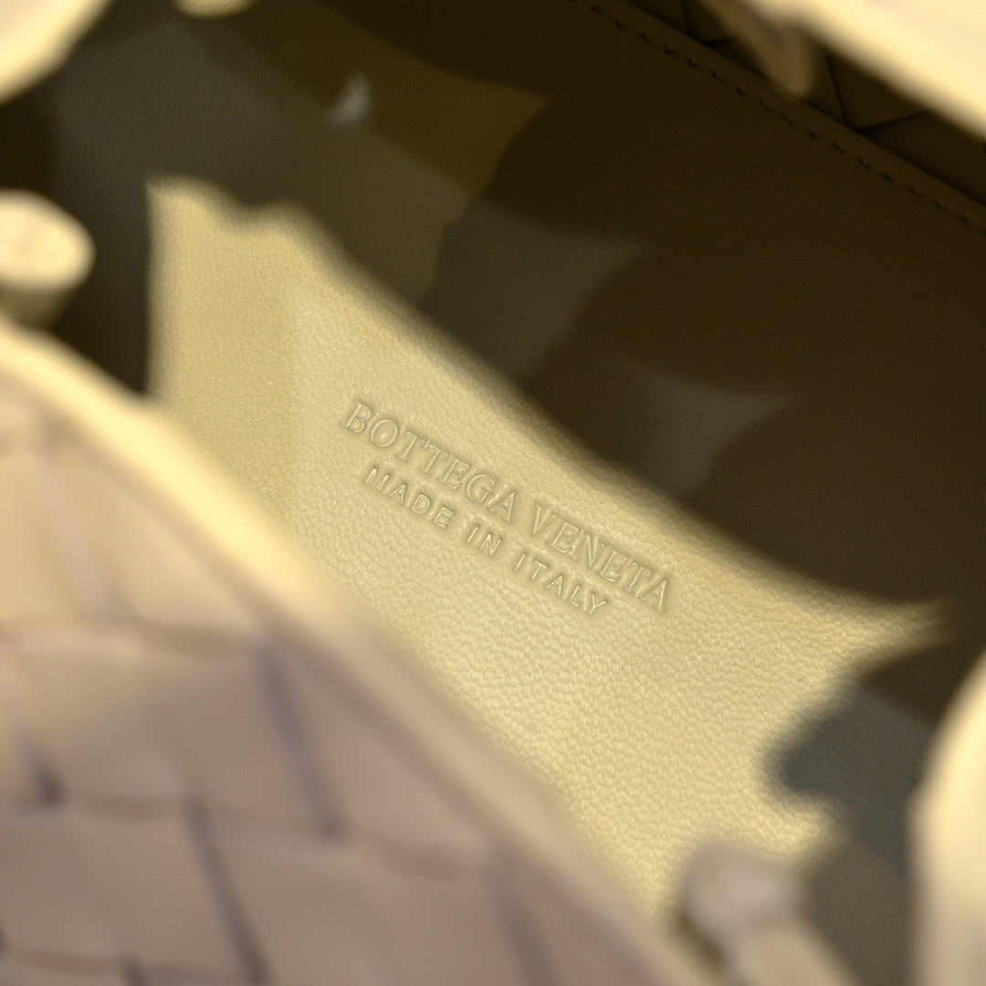 BV-Parachute Classic Weaving and Knot Knot Handbag