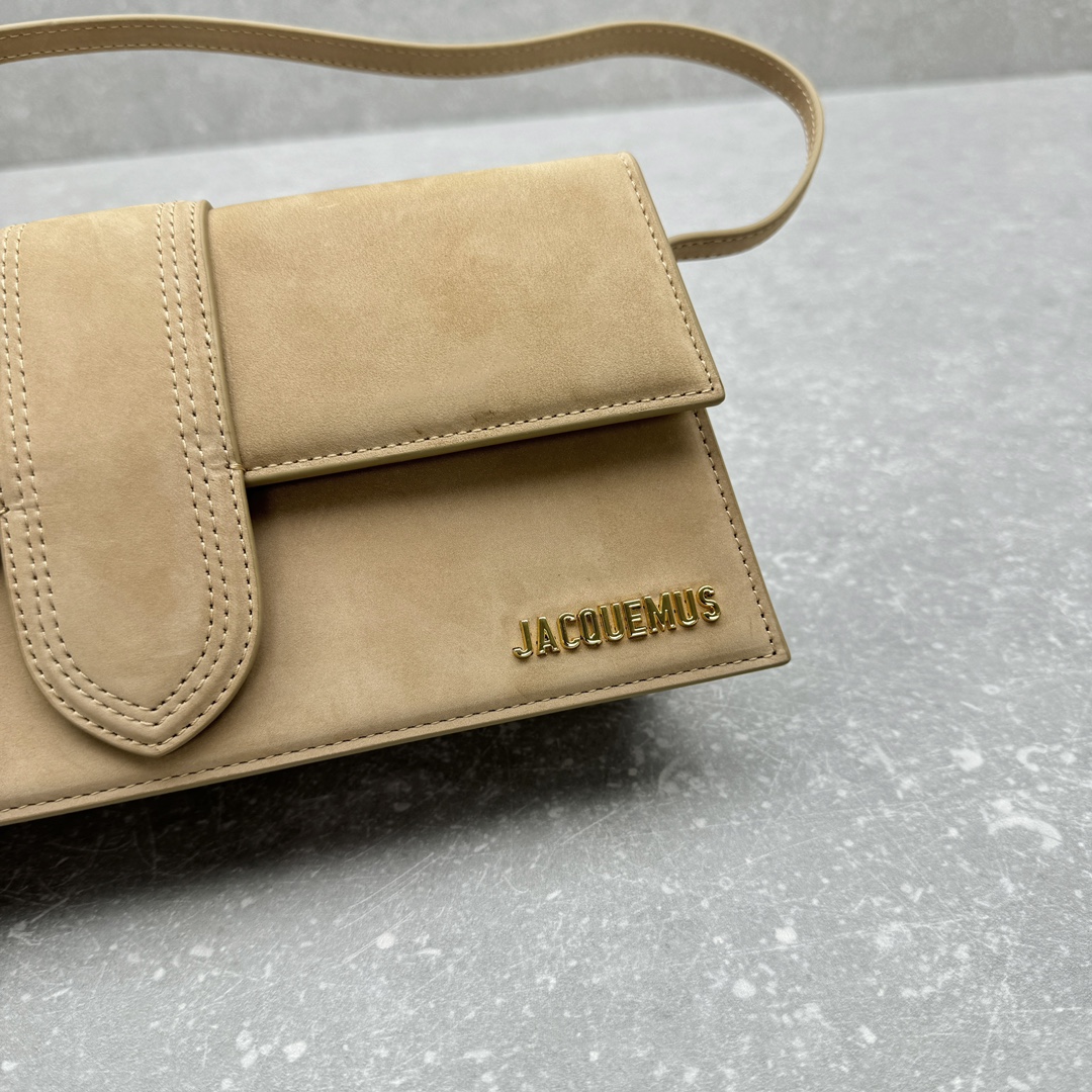 Jacquemu--New shoulder hand-held armpit bag with frosted apricot