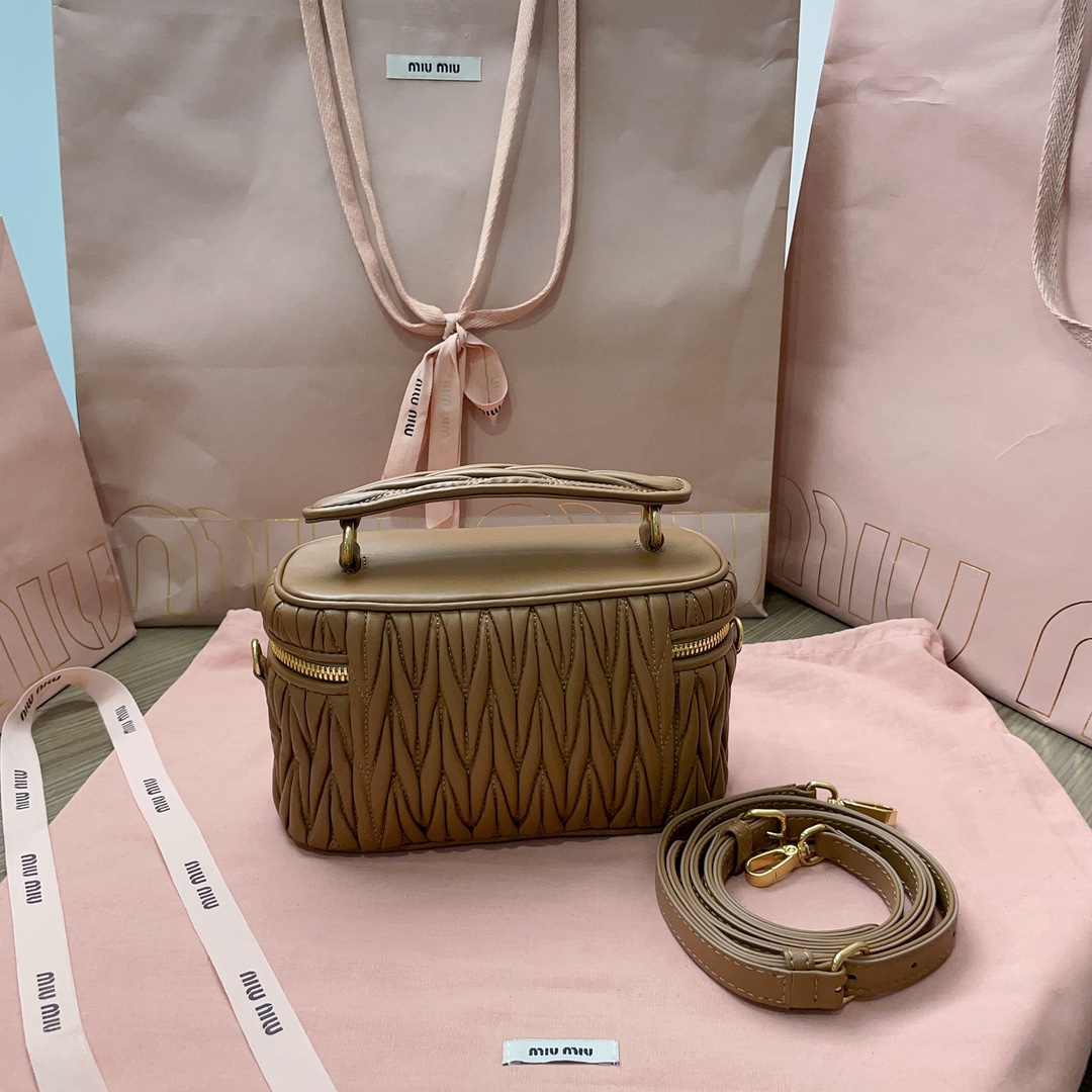 MIU MIU-Makeup bag and handbag matelasse
