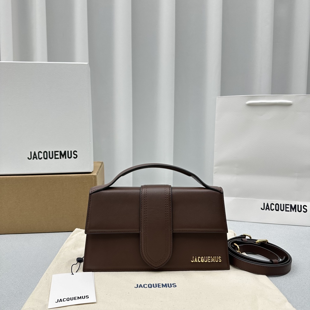 Jacquemu-Bamnino's new crossbody bag in chocolate color