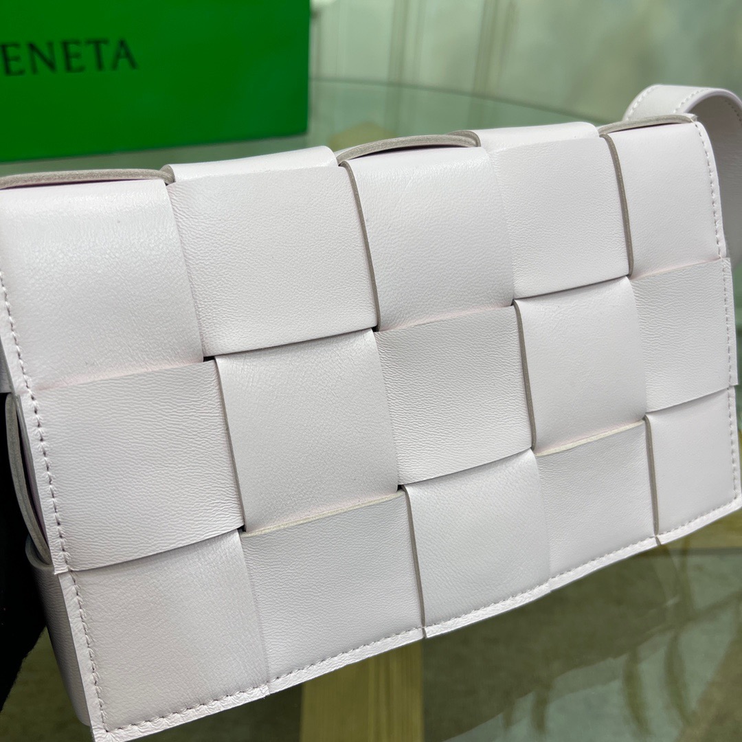 BV-Cassette woven crossbody bag