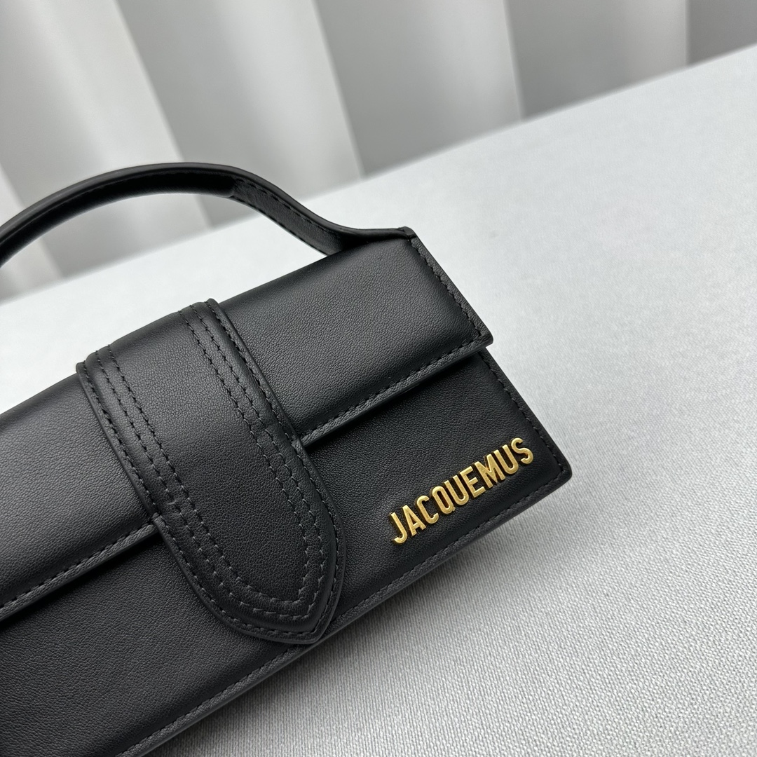 Jacquemus-Bamnino's new black crossbody bag