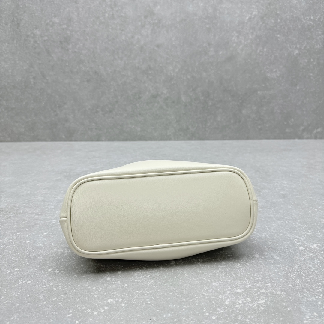 Jacquemus-Square shaped handbag