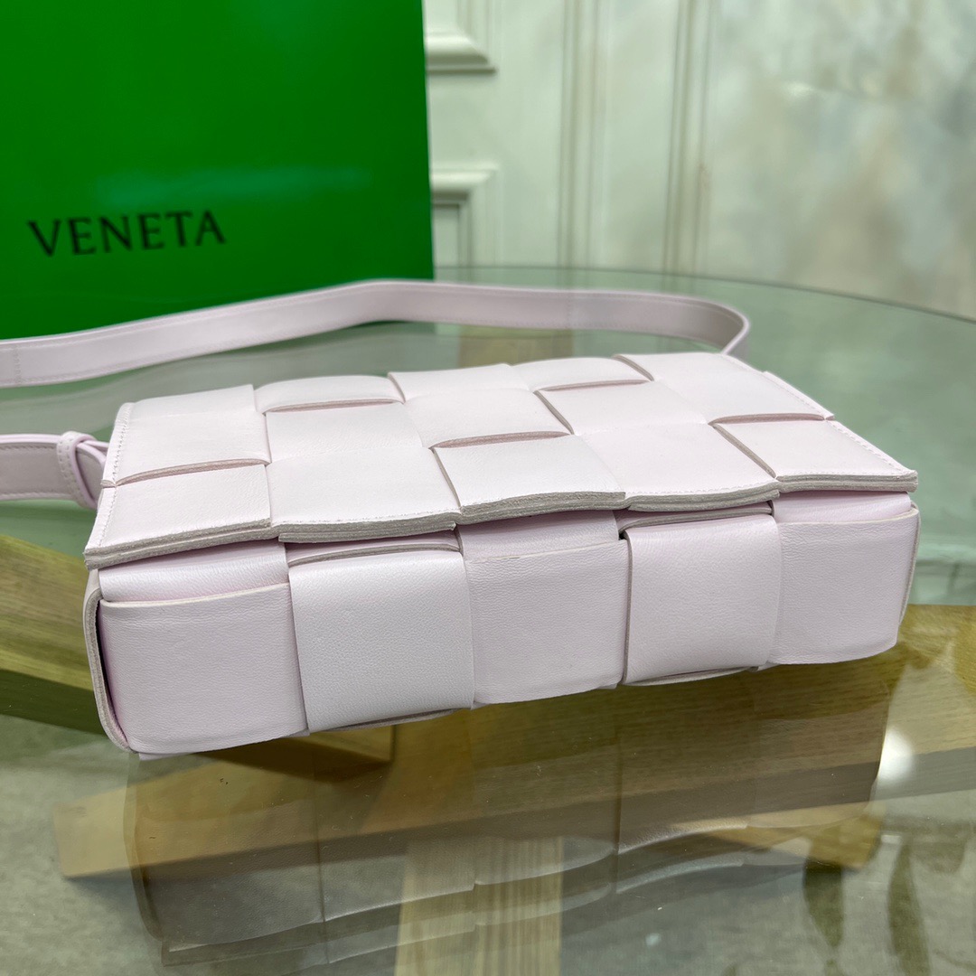 BV-Cassette woven crossbody bag