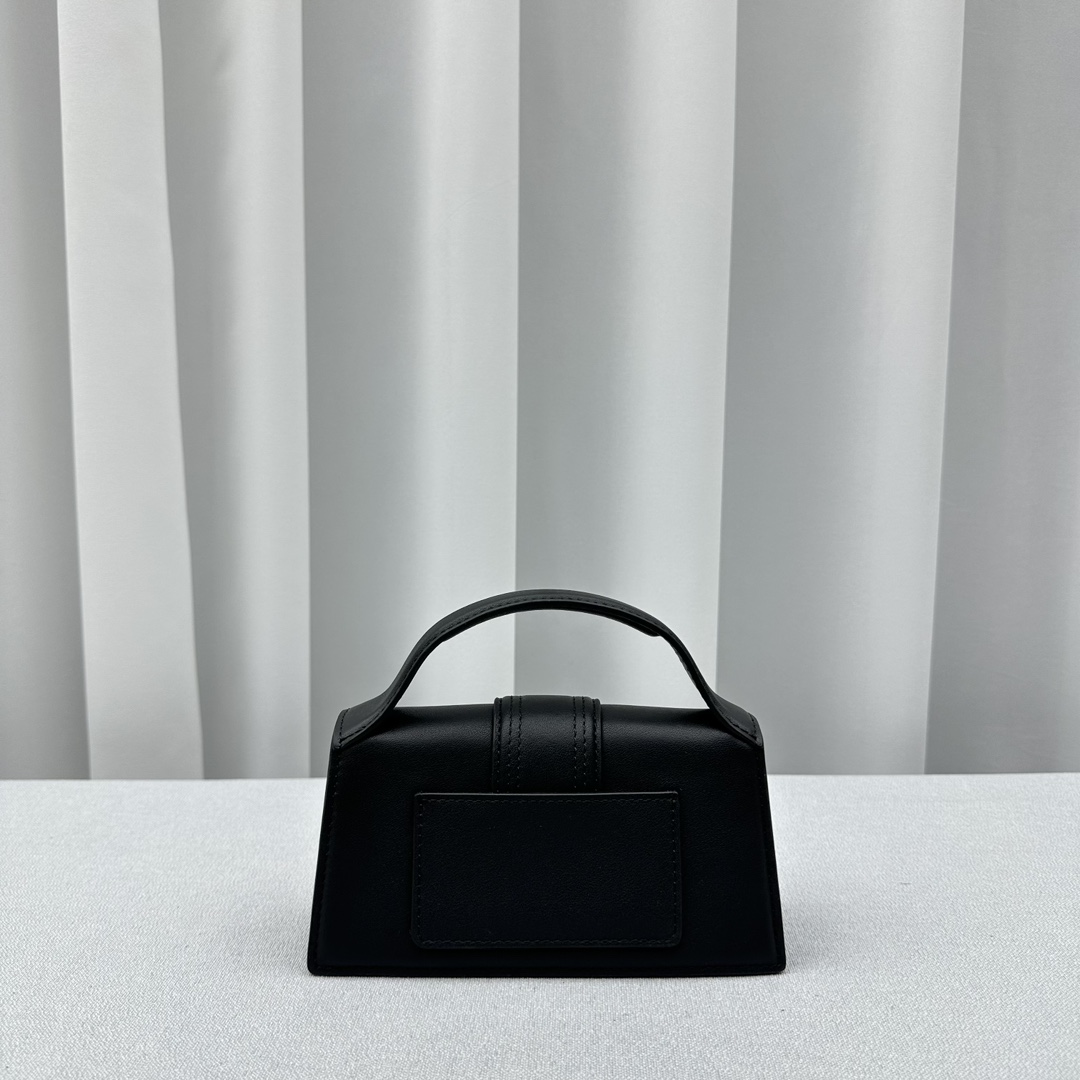 Jacquemus-Bamnino's new black crossbody bag