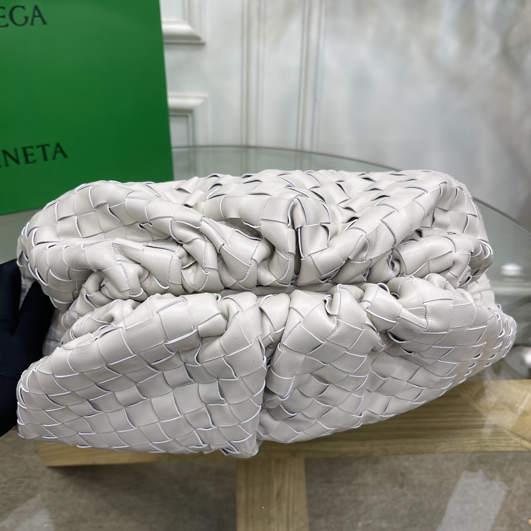 BV-The Pouch Woven Cloud Bag