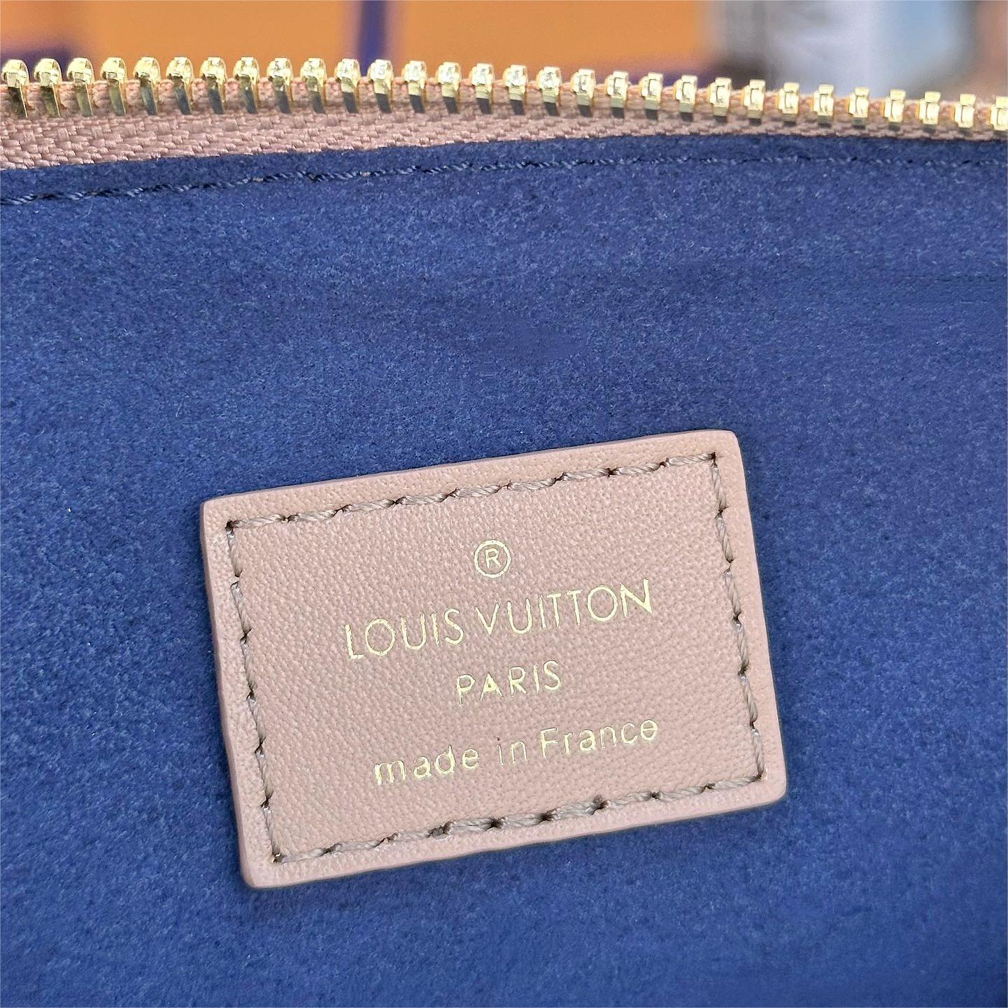 LV-Coussin Monogram