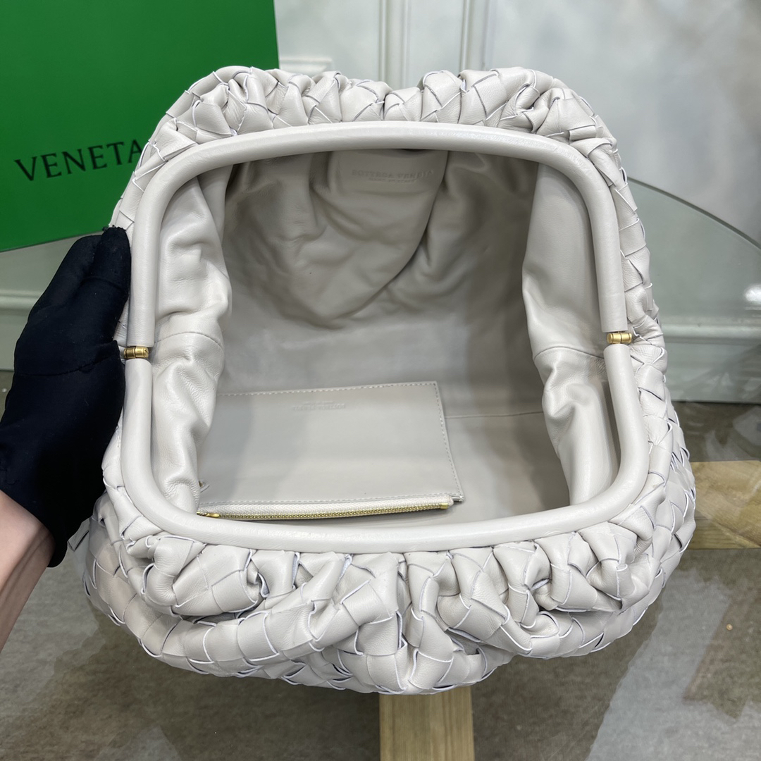 BV-The Pouch Woven Cloud Bag