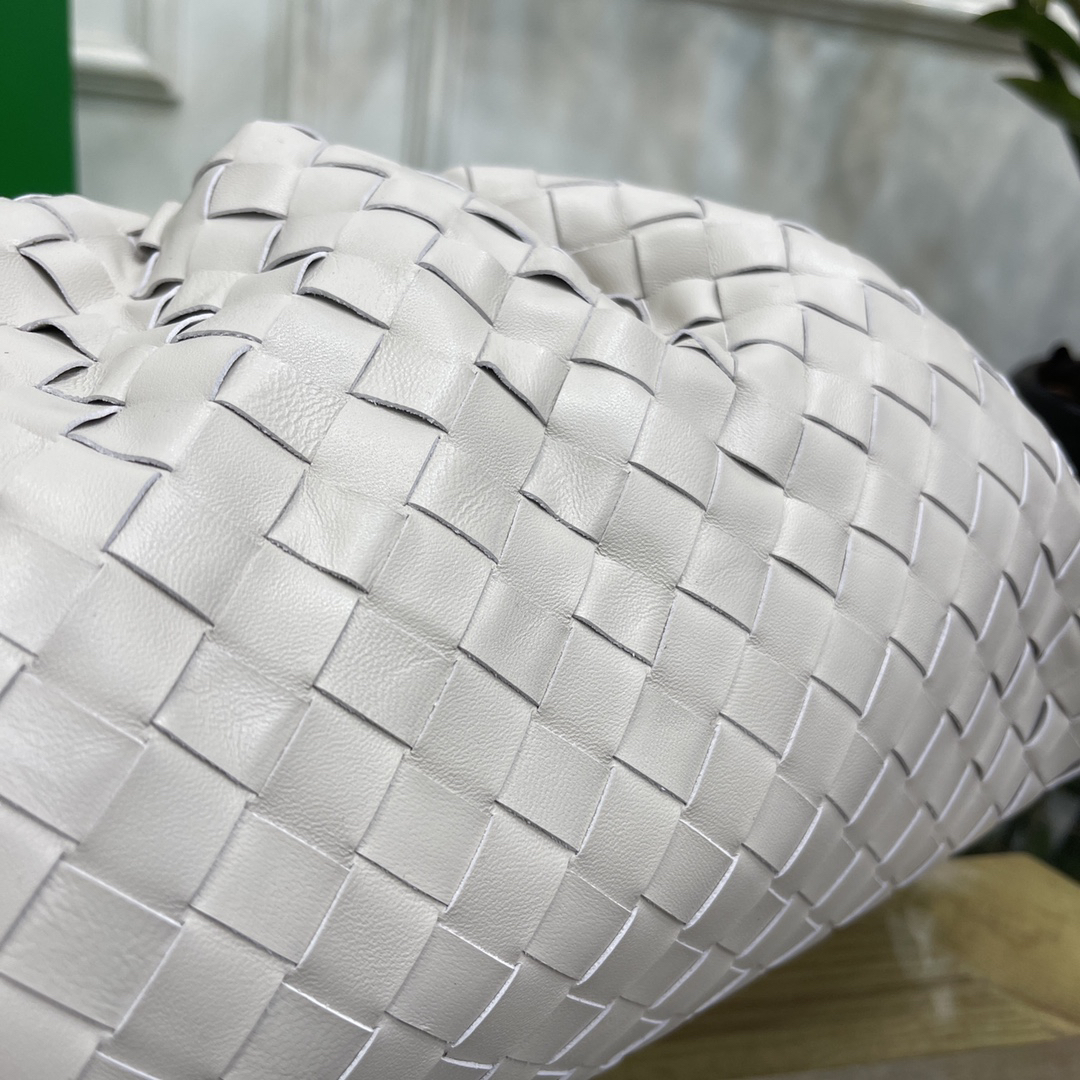 BV-The Pouch Woven Cloud Bag