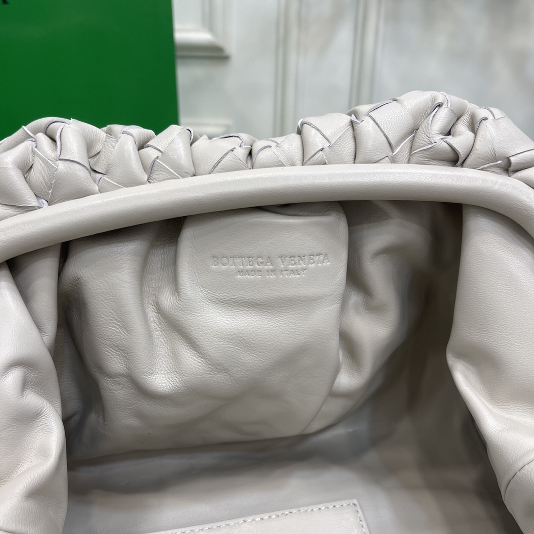 BV-The Pouch Woven Cloud Bag