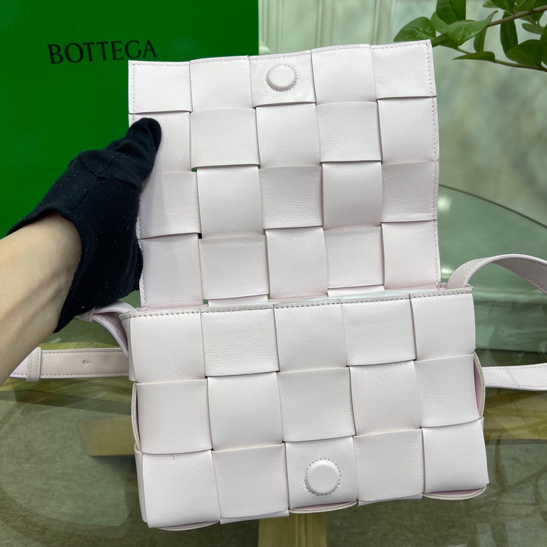 BV-Cassette woven crossbody bag