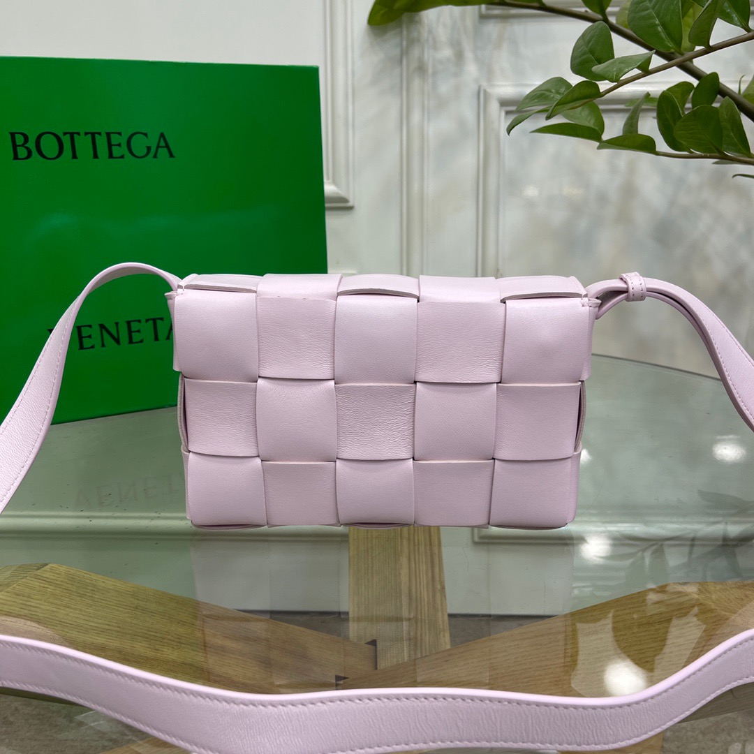 BV-Cassette woven crossbody bag