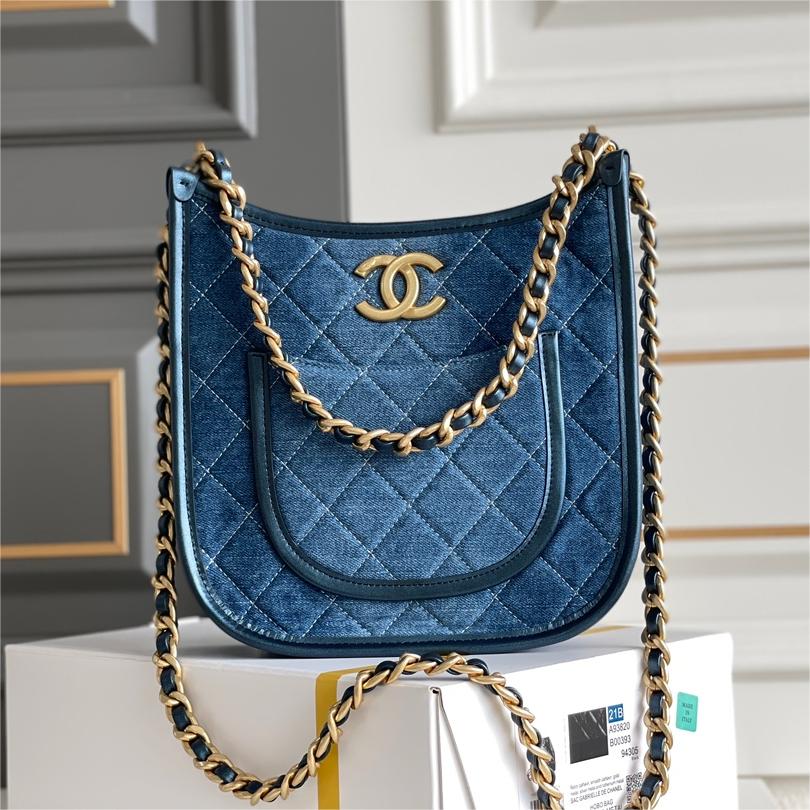 Chanel-Hippie bag washed with denim and gold metallic blue