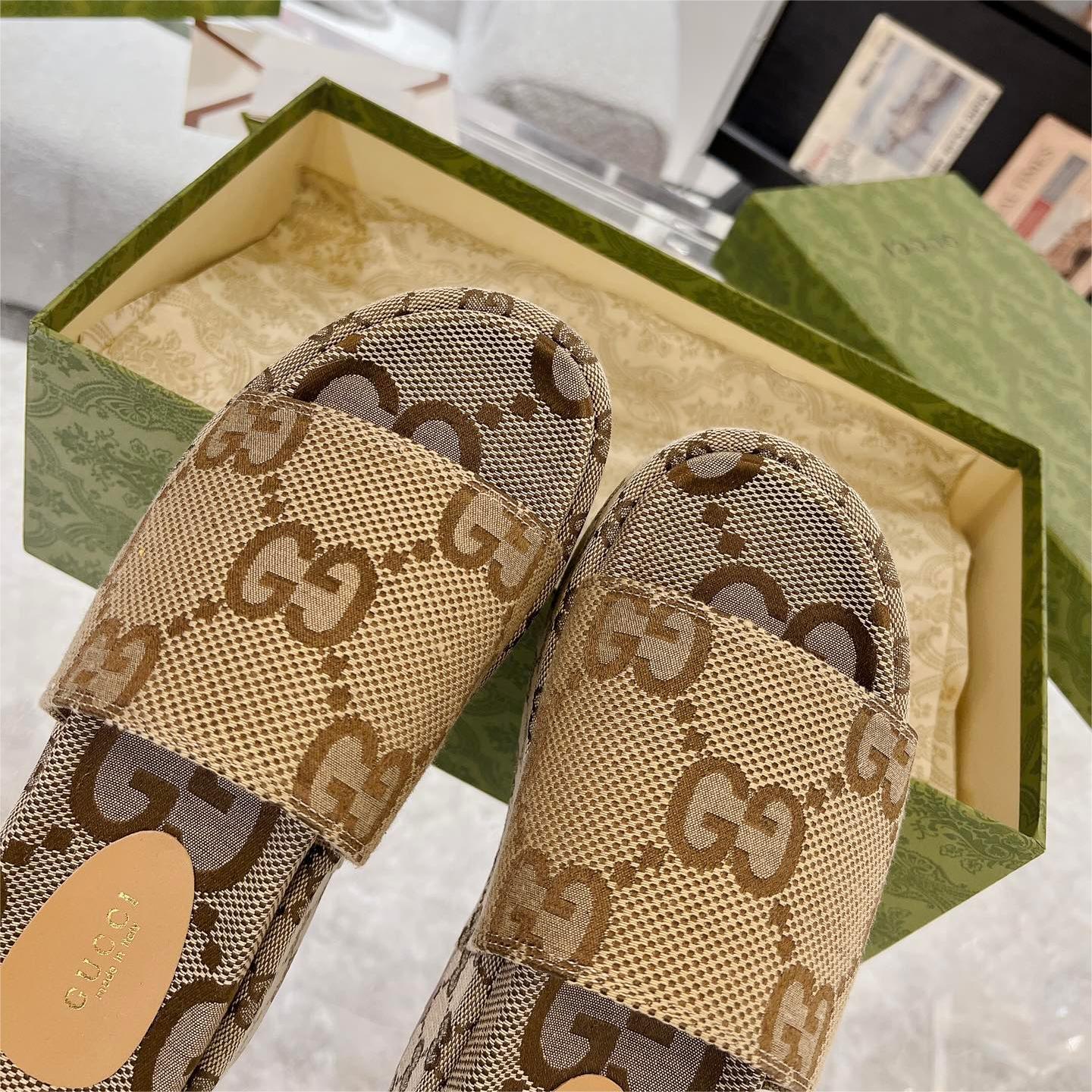 Gucci-thick soled classic embroidered canvas slippers