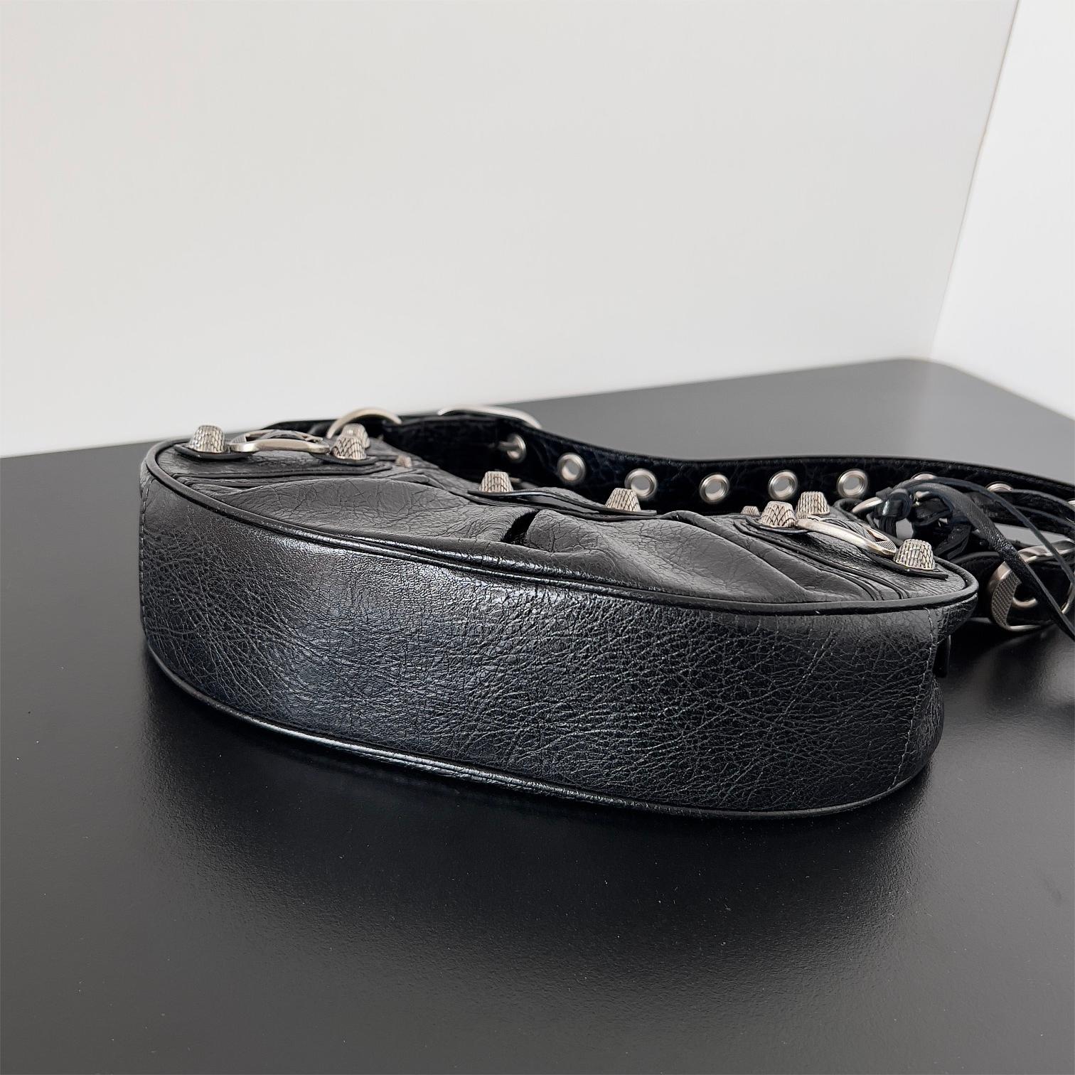 Balenciaga-Le Cagole locomotive rivet element