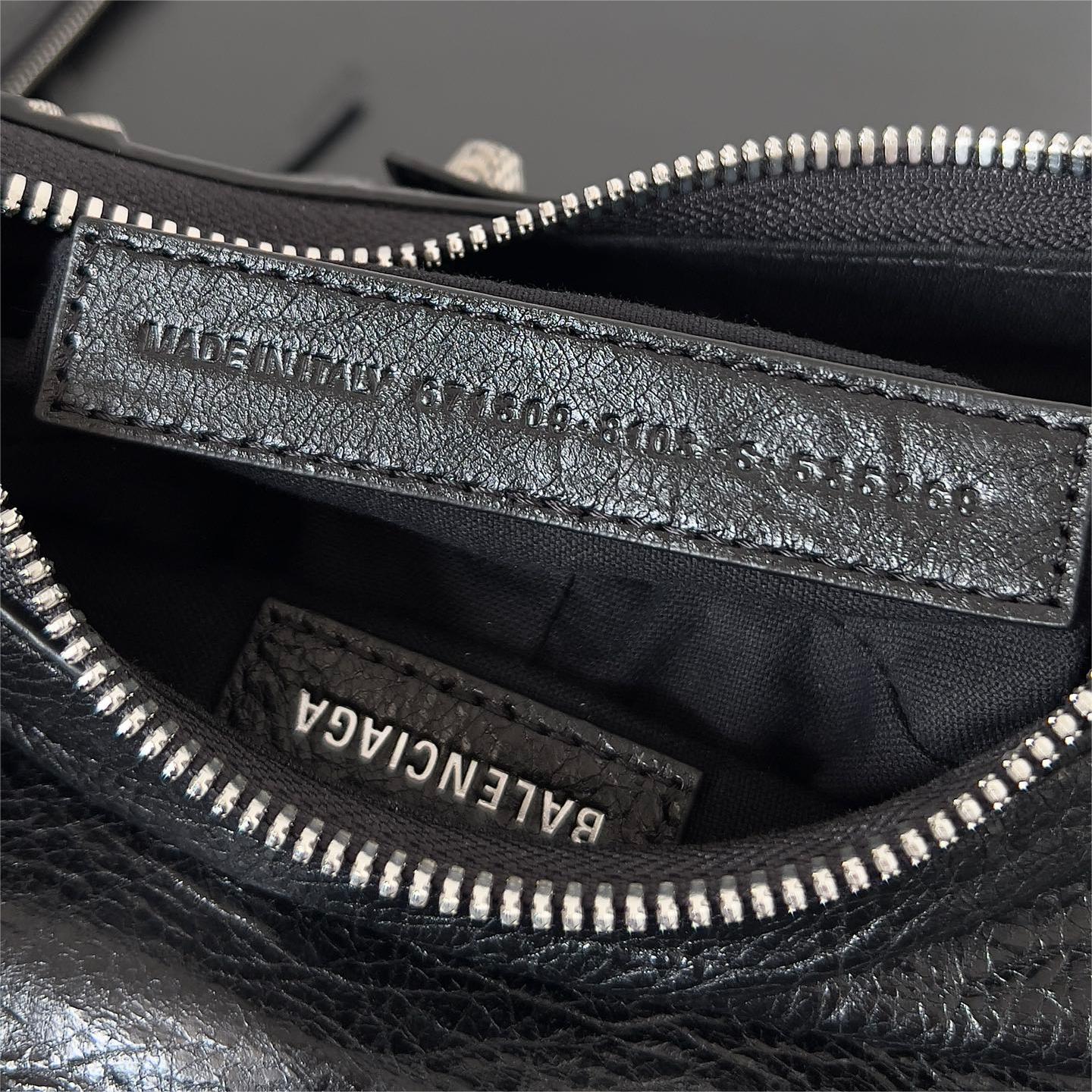 Balenciaga-Le Cagole locomotive rivet element