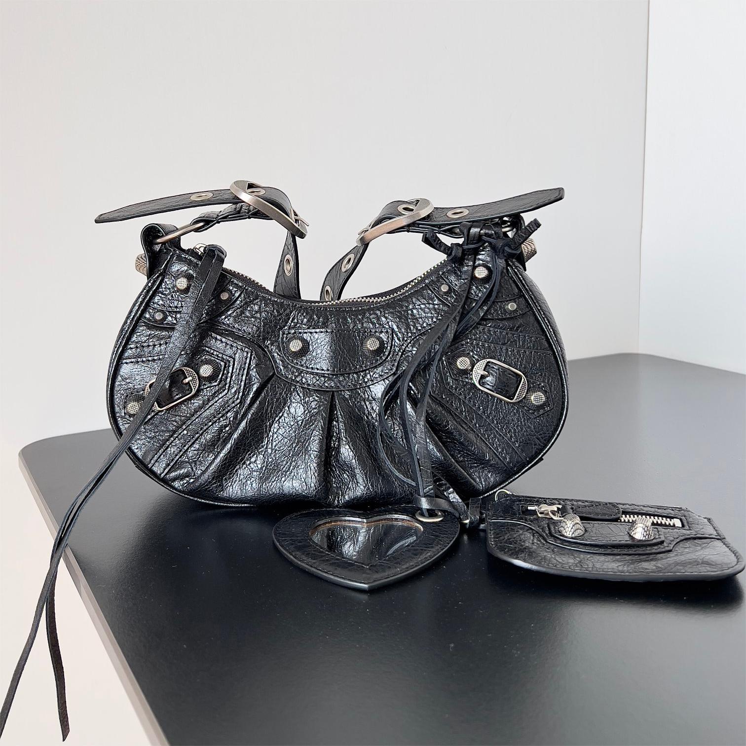 Balenciaga-Le Cagole locomotive rivet element