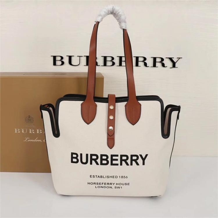 Burberry-Bert bag decoration