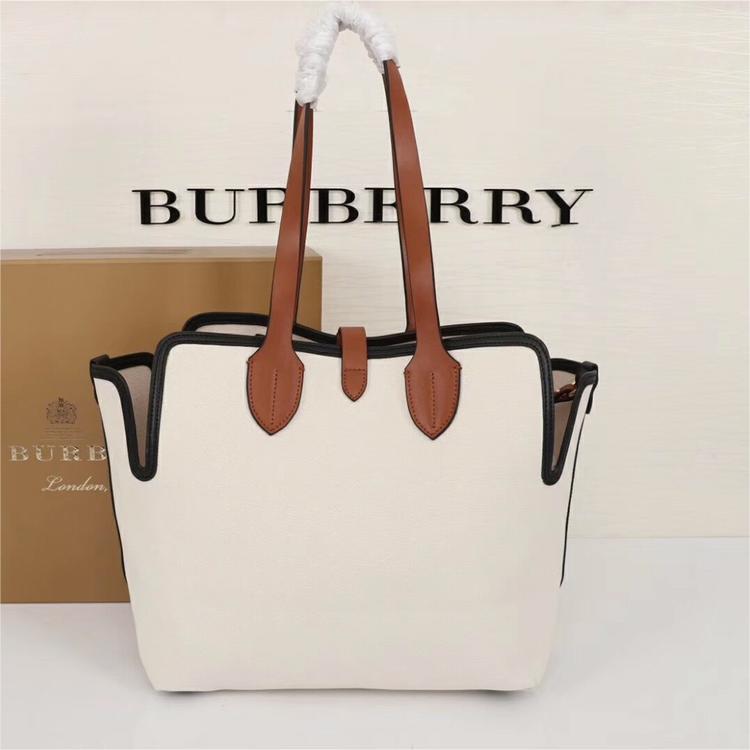 Burberry-Bert bag decoration