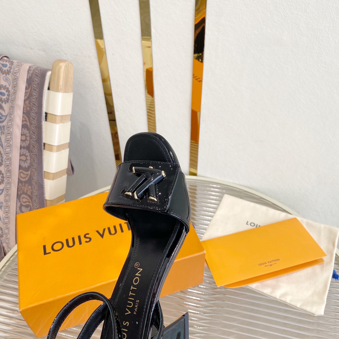 LV-shake twist black heels