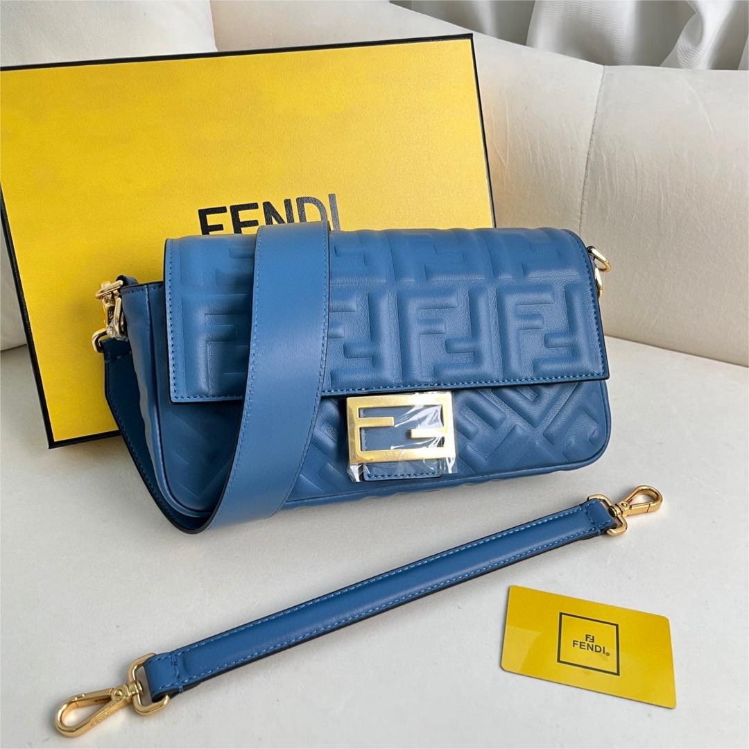 FENDI-Baguette handbag leather handbag