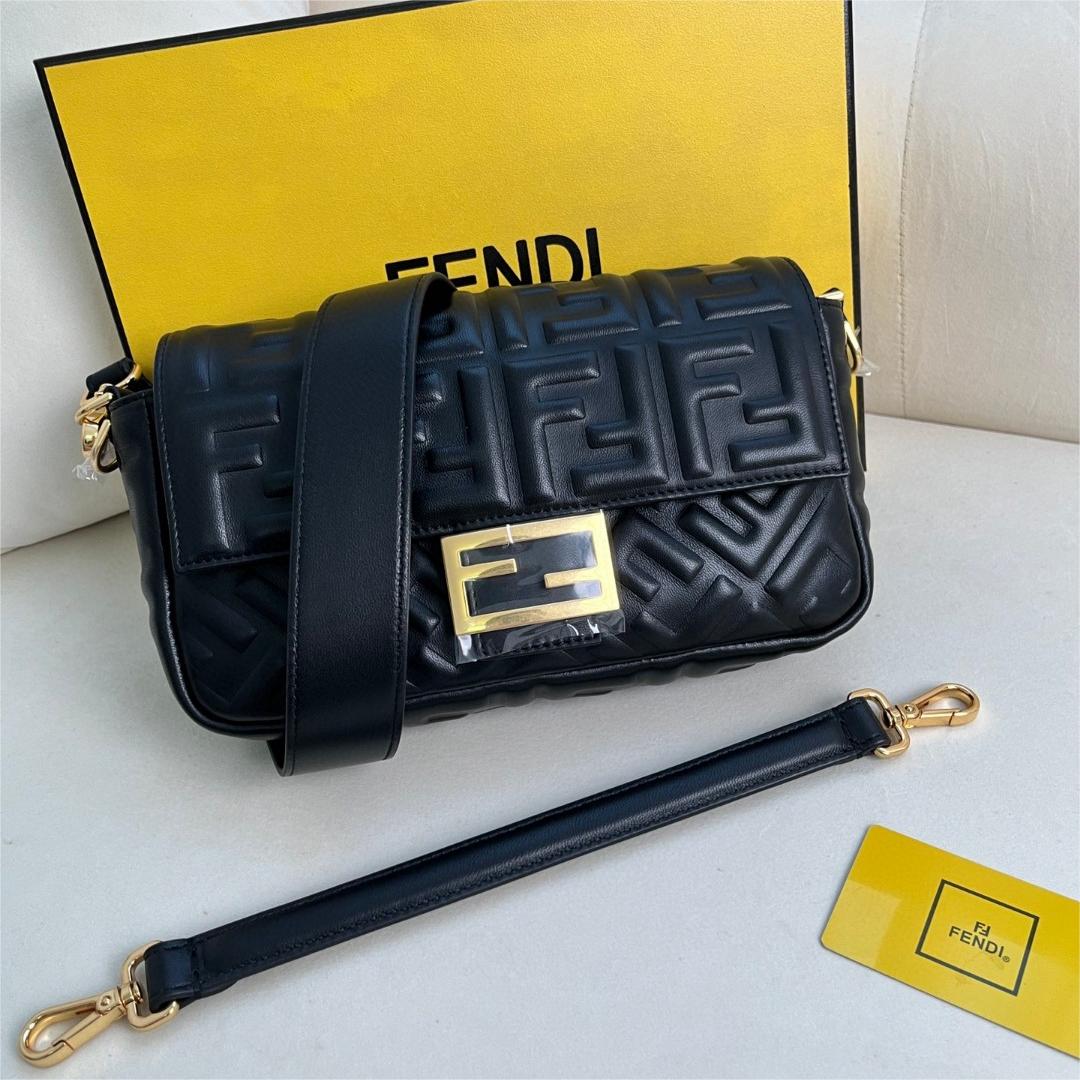 FENDI-Baguette handbag leather handbag