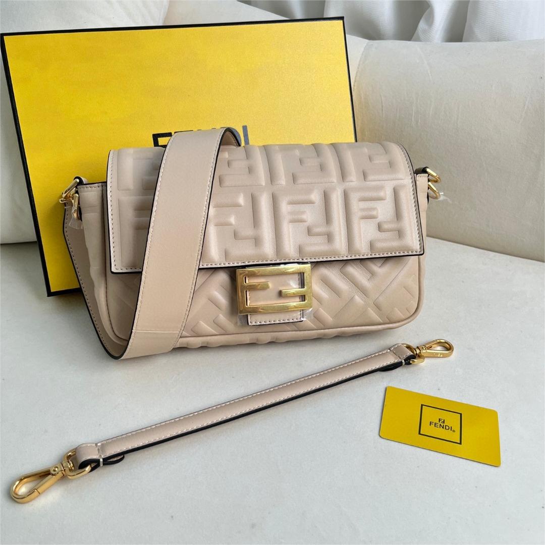 FENDI-Baguette handbag leather handbag