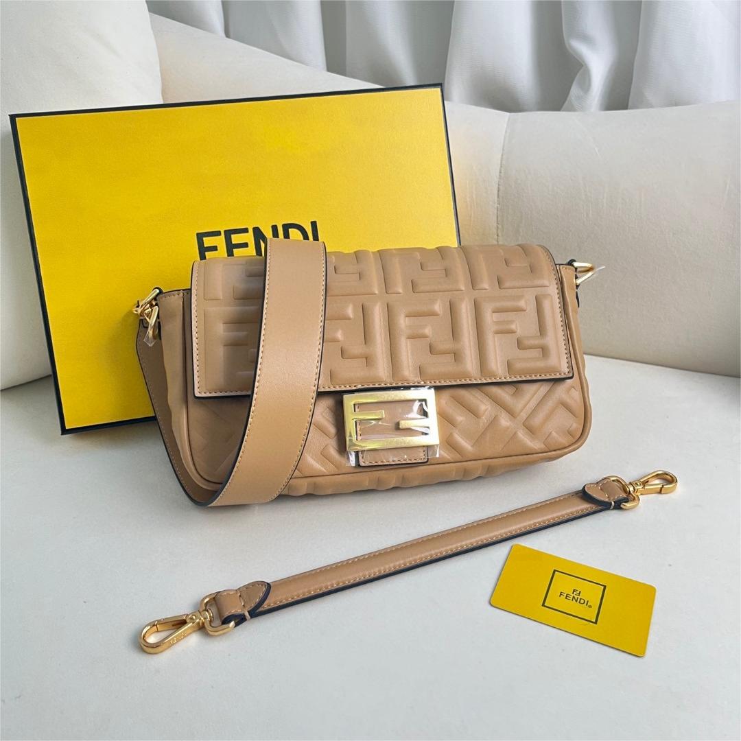 FENDI-Baguette handbag leather handbag