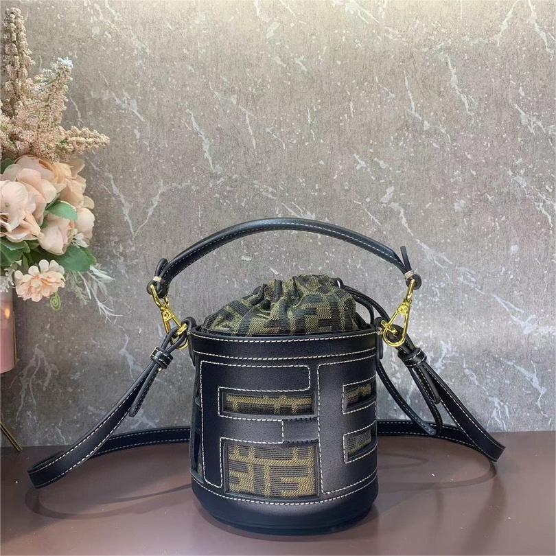 FENDI-Step out small bucket bag