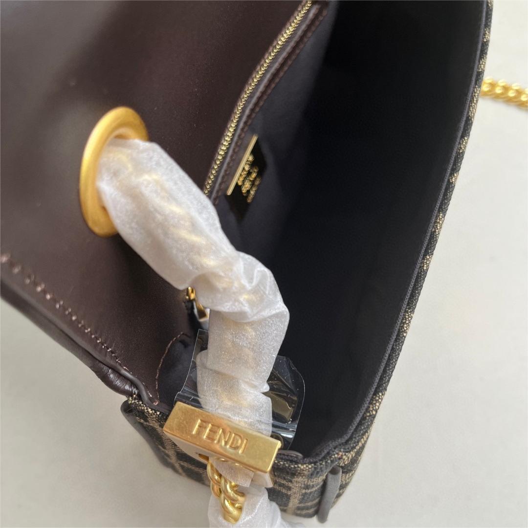 FENDI-Iconic Baguette Medium Chain Handbag, Jacquard Fabric Material