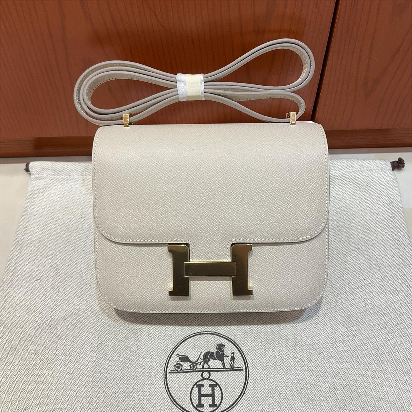Hermes-Constance 19 milkshake white
