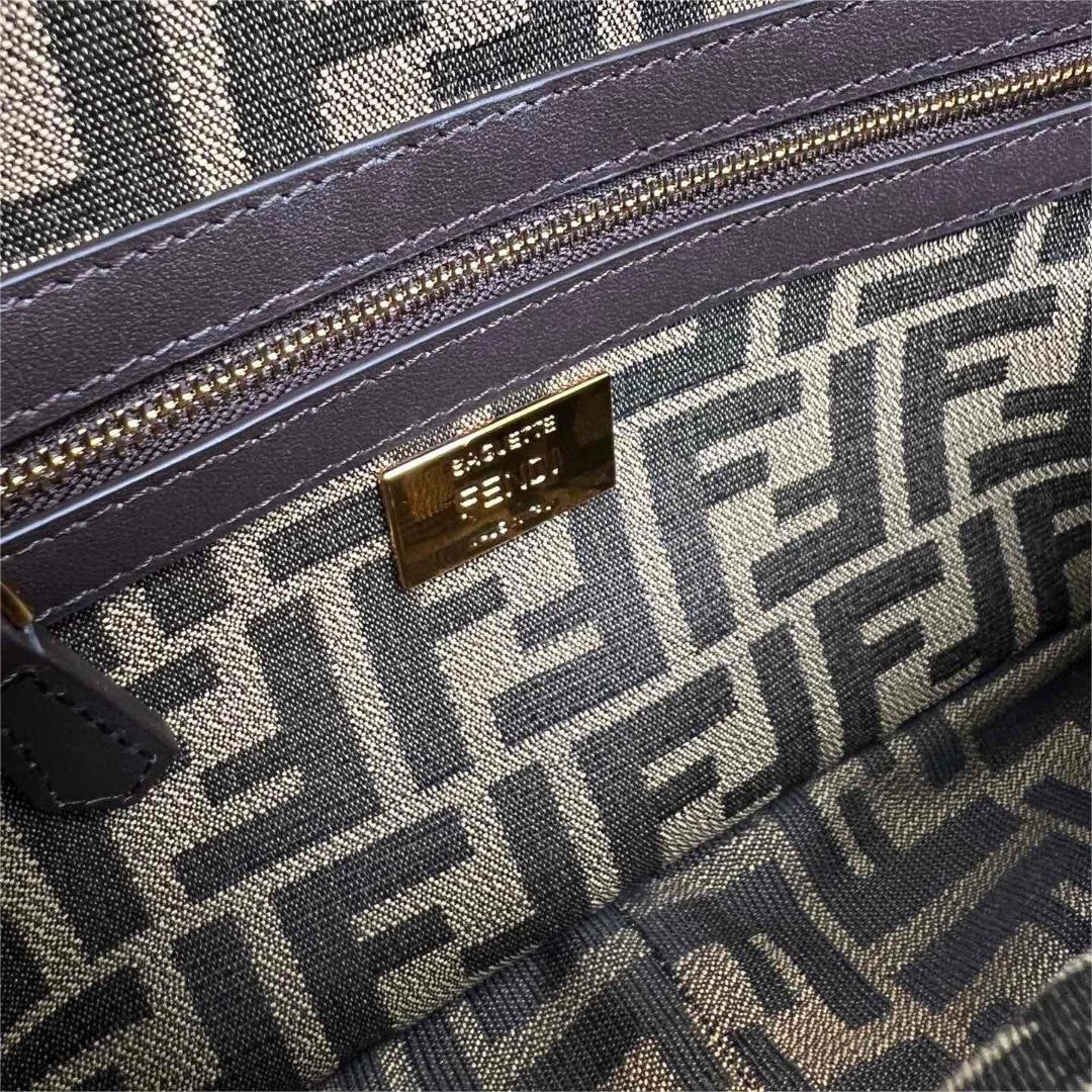 FENDI-Iconic Baguette Medium Handbag