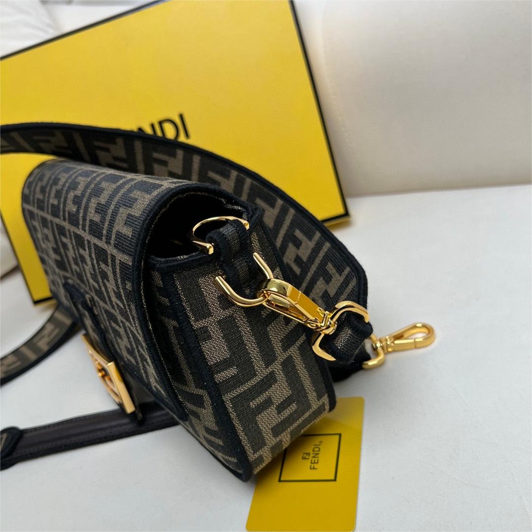 FENDI-Iconic Baguette Medium Handbag