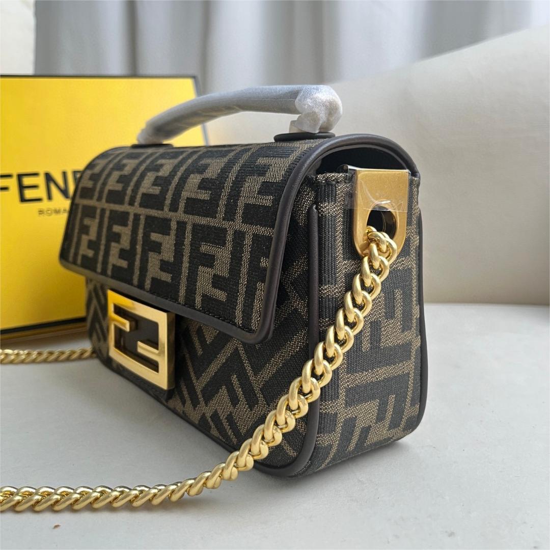 FENDI-Iconic Baguette Medium Chain Handbag, Jacquard Fabric Material
