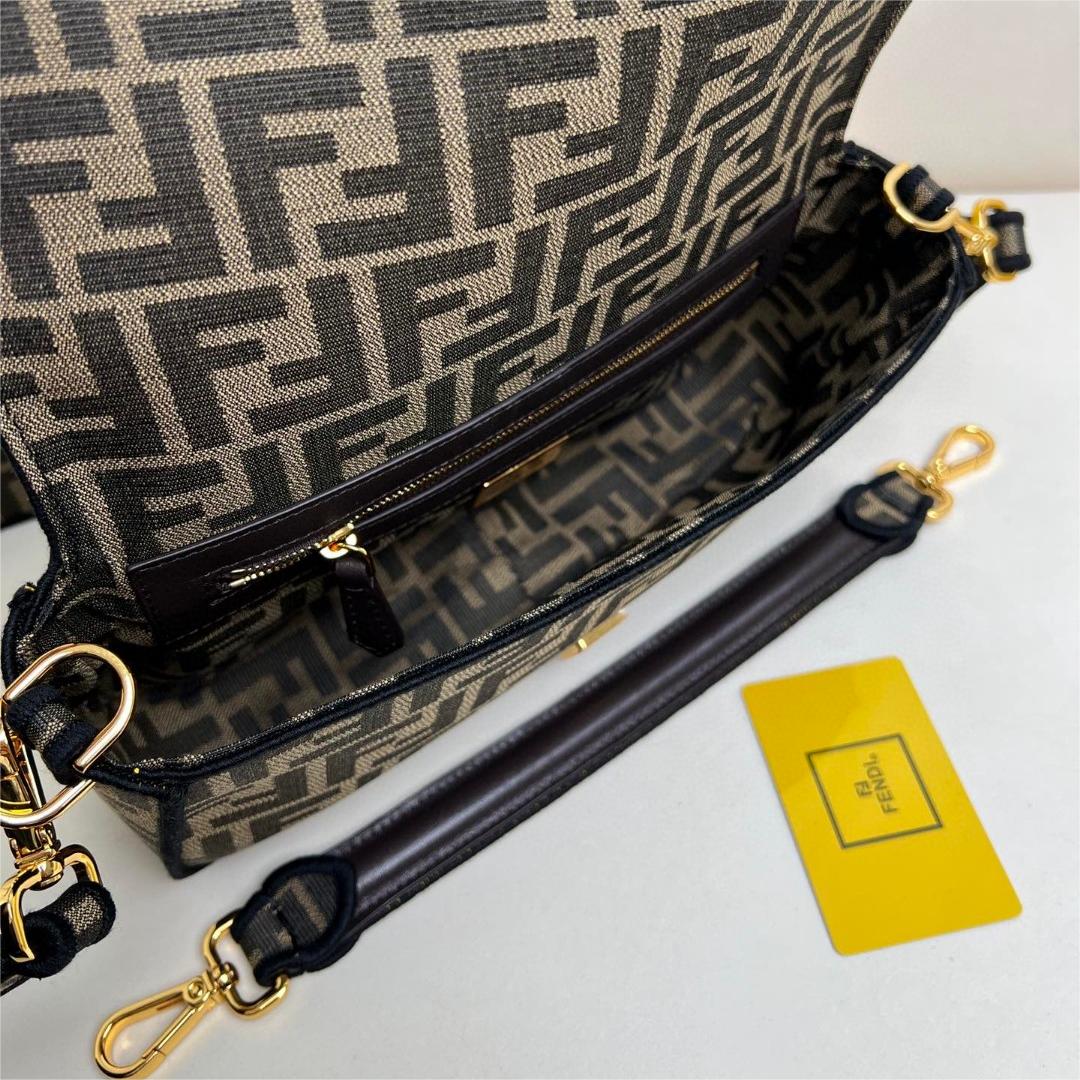 FENDI-Iconic Baguette Medium Handbag