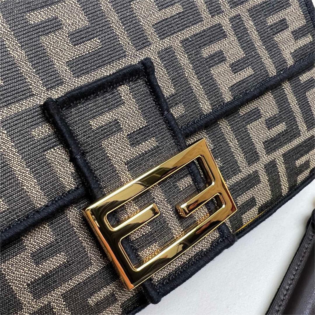 FENDI-Iconic Baguette Medium Handbag