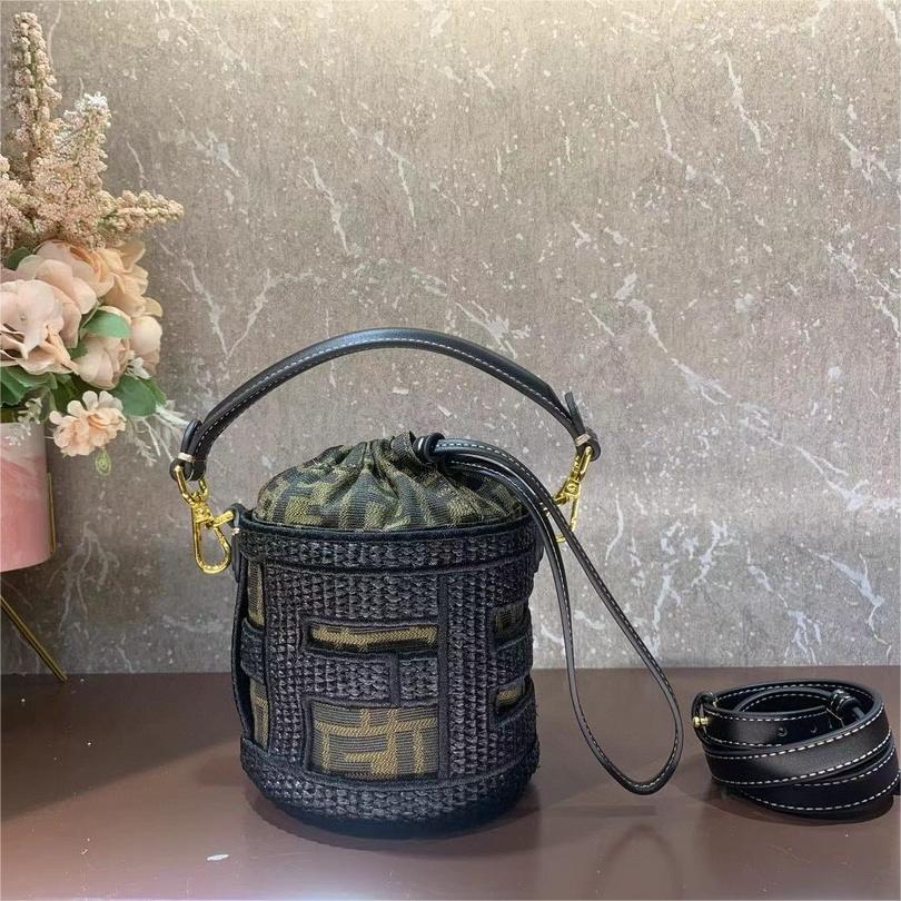 FENDI-Step out small bucket bag